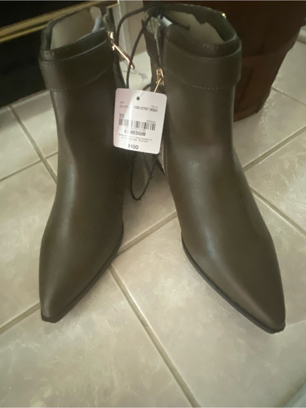 NWT Liz Claiborne Ankle Boots in Brown- Women's Fashion Boot. Size 8.5